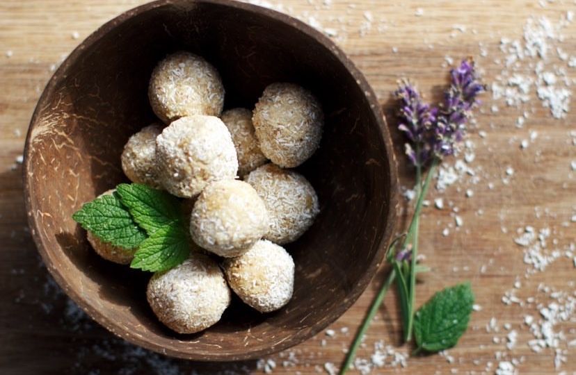 @foodforarixx collagen lavender coconut protein balls(1)